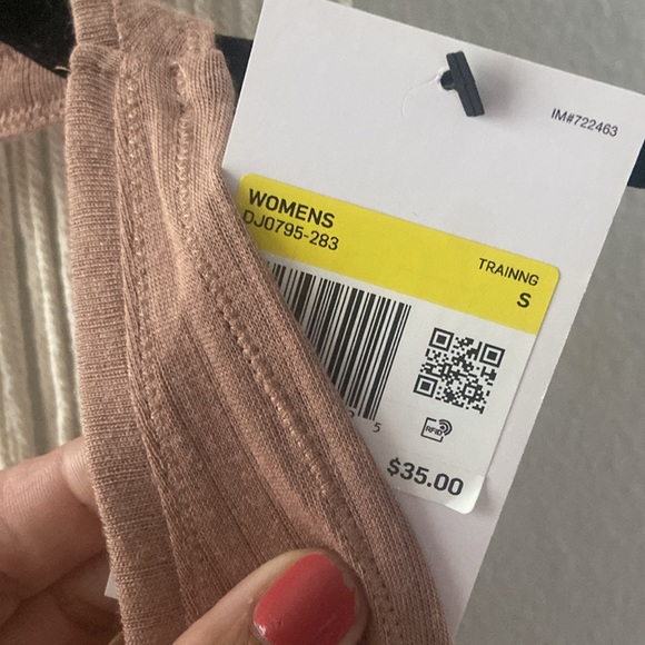 🆕 Nike Yoga Tank in Tan • Woman’s Size Small - Picture 8 of 9